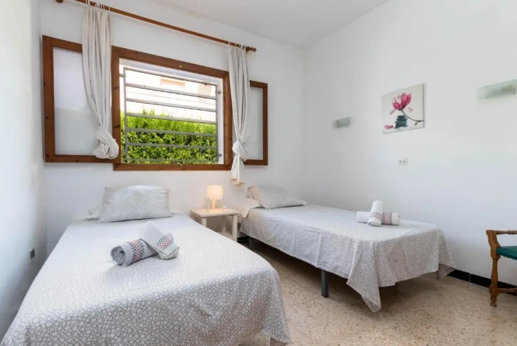 3 Bedrooms Cottage