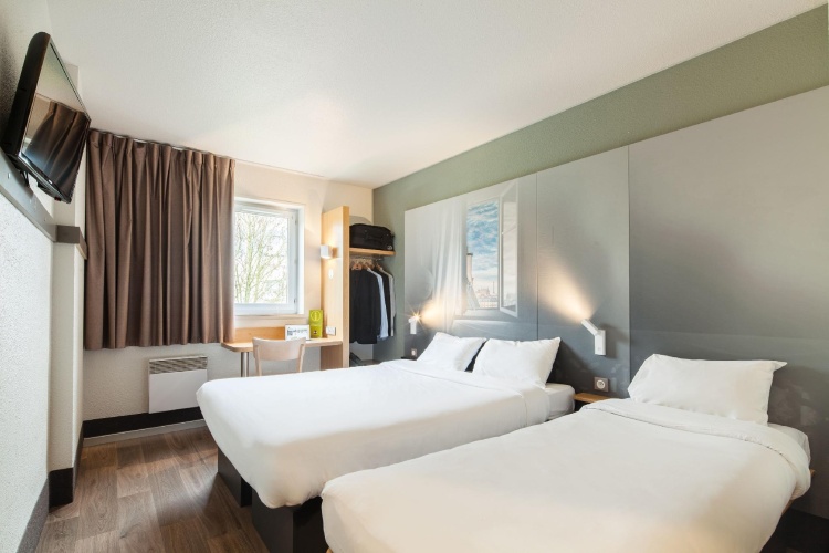 Standard Triple room