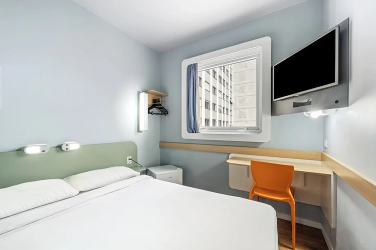 Standard Double room with city view