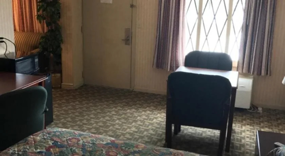 Home Town Inn