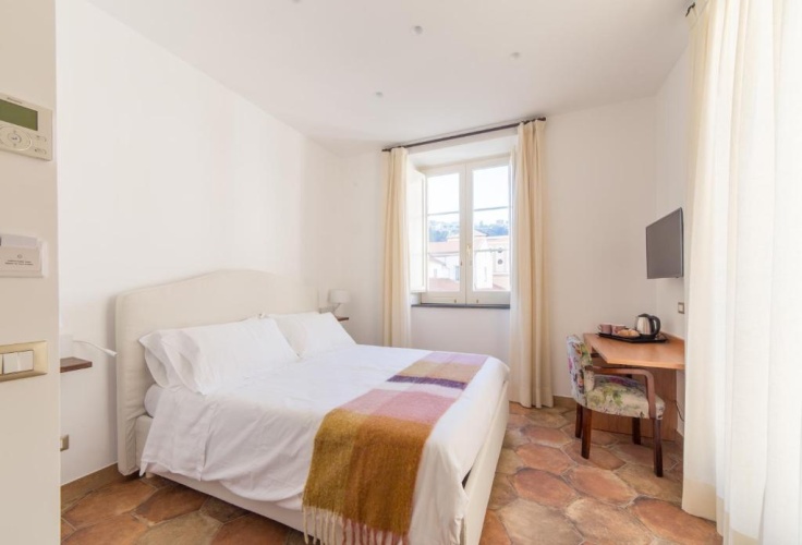 Deluxe Double room with city view