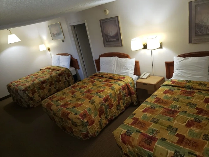 Standard Triple room