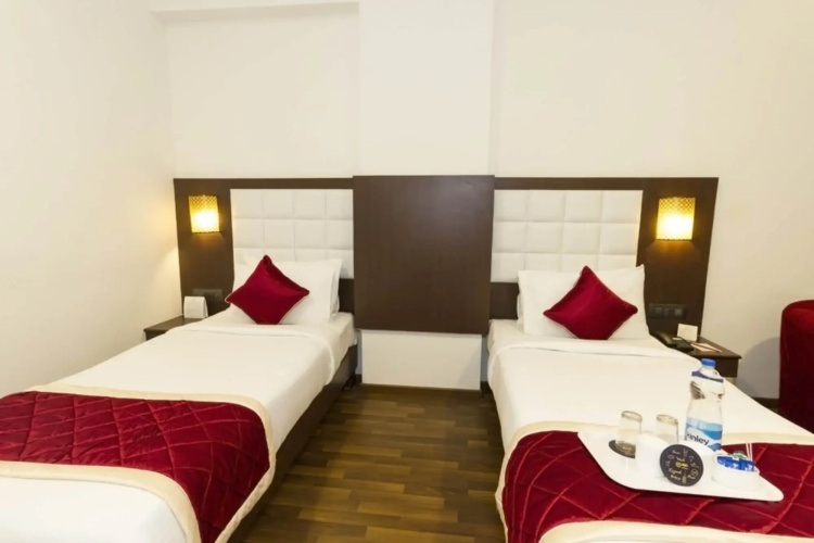 Akshaya Aura