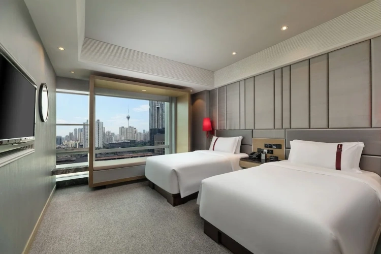 Deluxe Triple Suite
