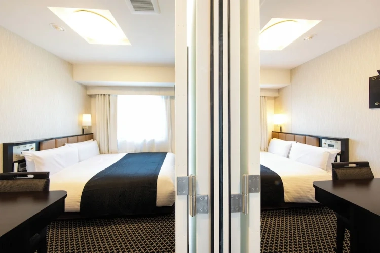 Connecting room