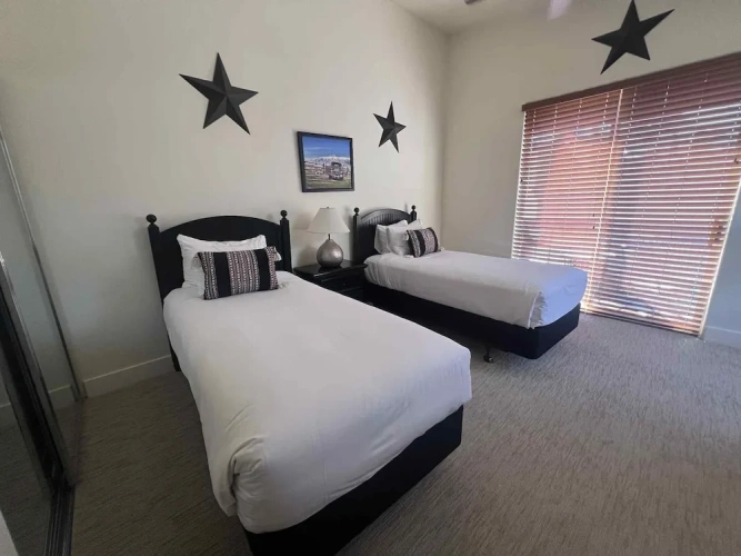 Standard room with mountain view