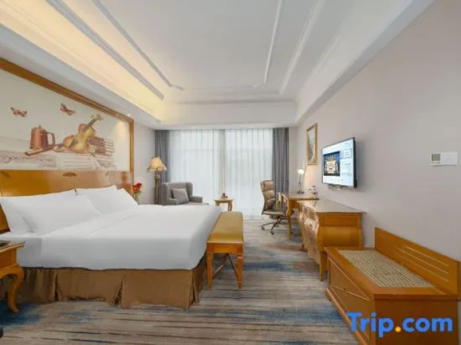 Deluxe Attic Suite