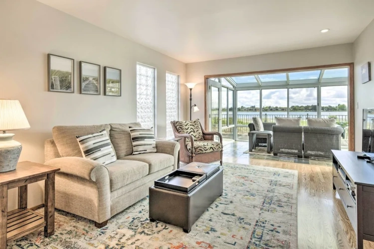 2 Bedrooms Apartment