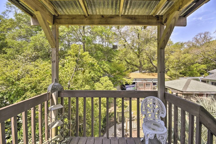 Vibrant Ocean Isle Apartment ~ 1 Mi To Beach! - Ocean Isle Beach, NC