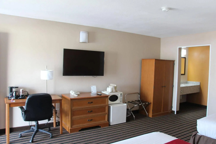 Westbridge Inn and Suites