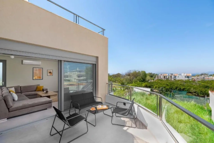 3 Bedrooms Apartment
