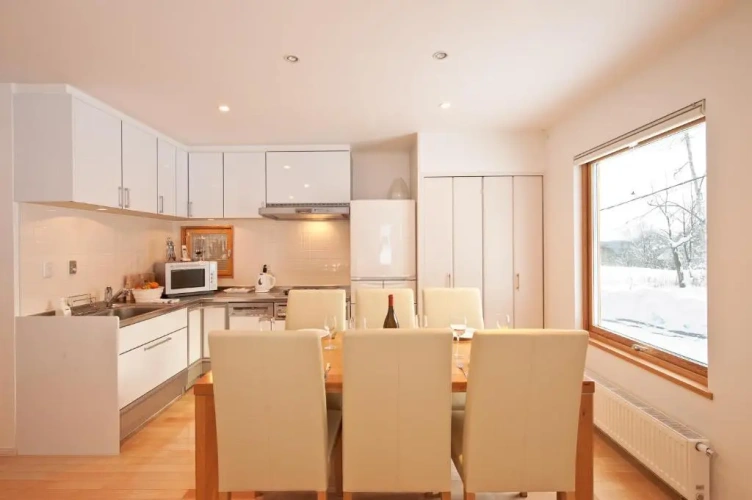 3 Bedrooms Apartment