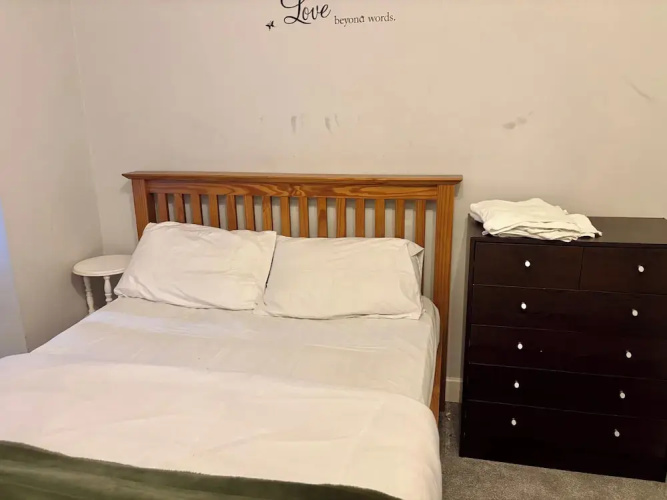 4 Bed House-sleeps 7-free Parking