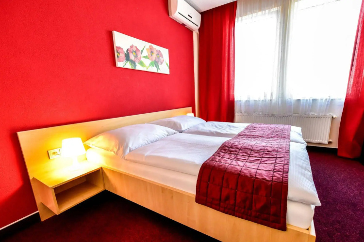 City Hotel