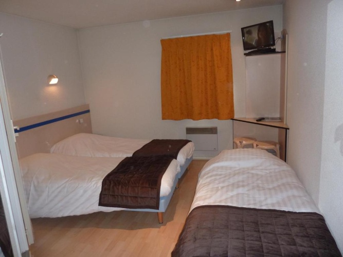 Standard Triple room