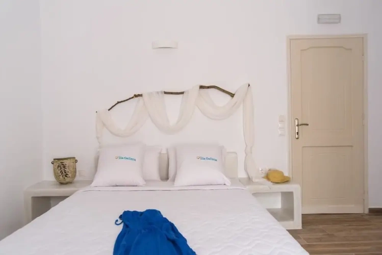 Superior room with balcony and with partial sea view