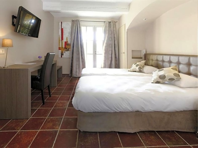 Standard Twin room with garden view