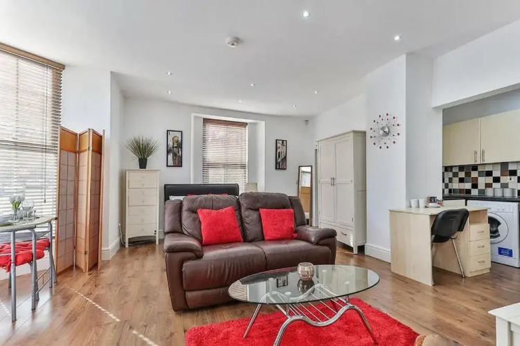 NEW Sleek Studio Apartment - Central Sheffield