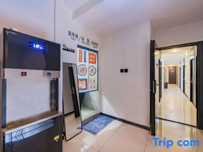 See You Hostel Lama Temple&tian'anmen& Forbidden City ,One Stop On The Special Line To The Airport - Pechino