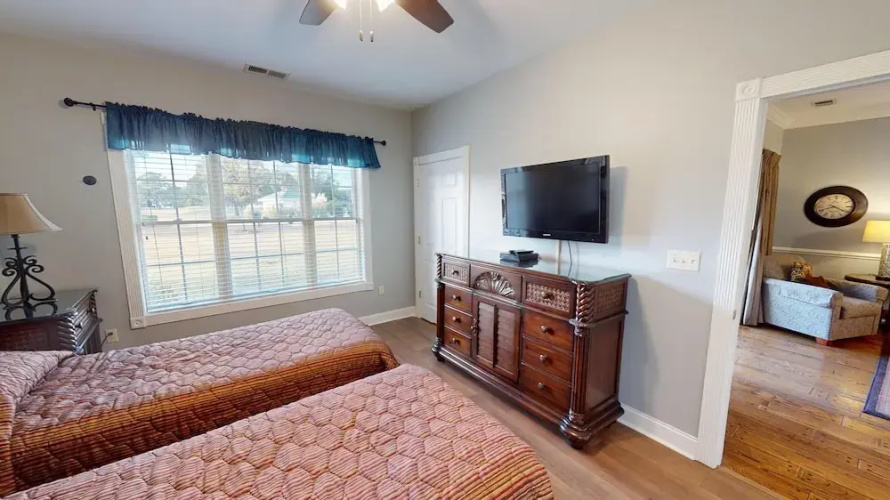 Magnolia Pointe Luster Leaf 4898-103