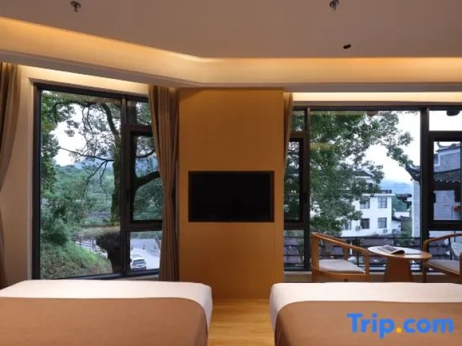 Standard Twin room with balcony