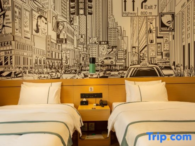 Standard Twin room with river view