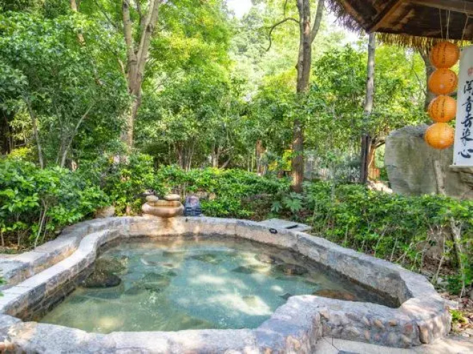 Shumyip Hot Spring Hotel