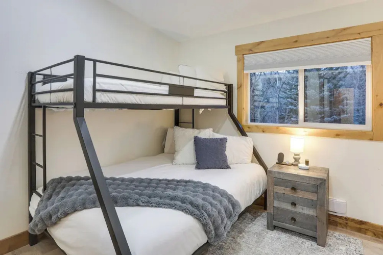 Cozy Avon Condo w/ Grill: Walk to Ski Shuttle