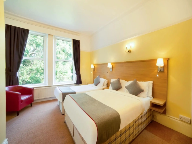 Standard Triple room