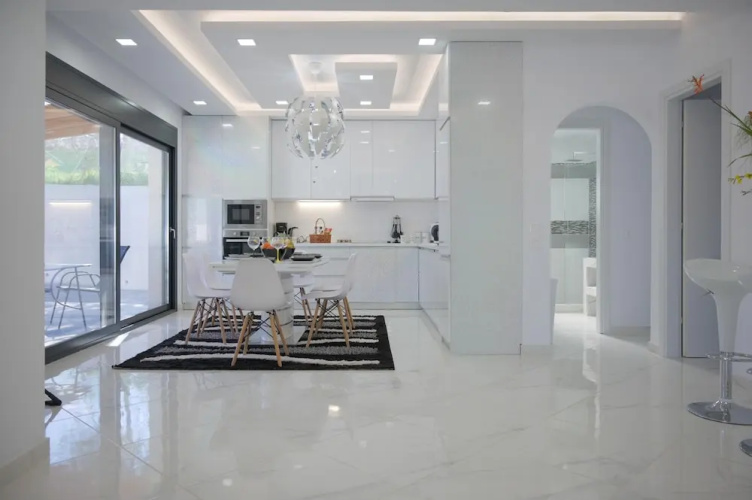 6 Bed Villa - Sleeps 15 - Pets - Pool - Jacuzzi
