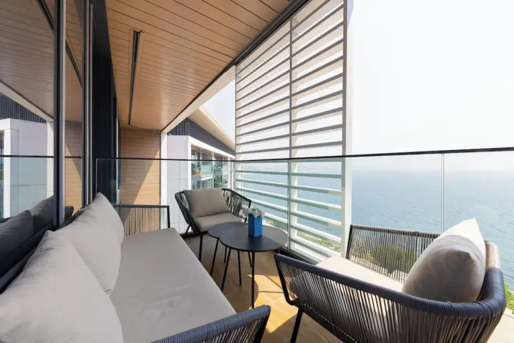 Sea View 2BR Bluewaters