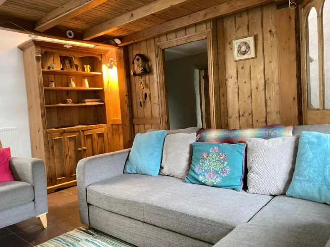 3 Bedrooms Cottage