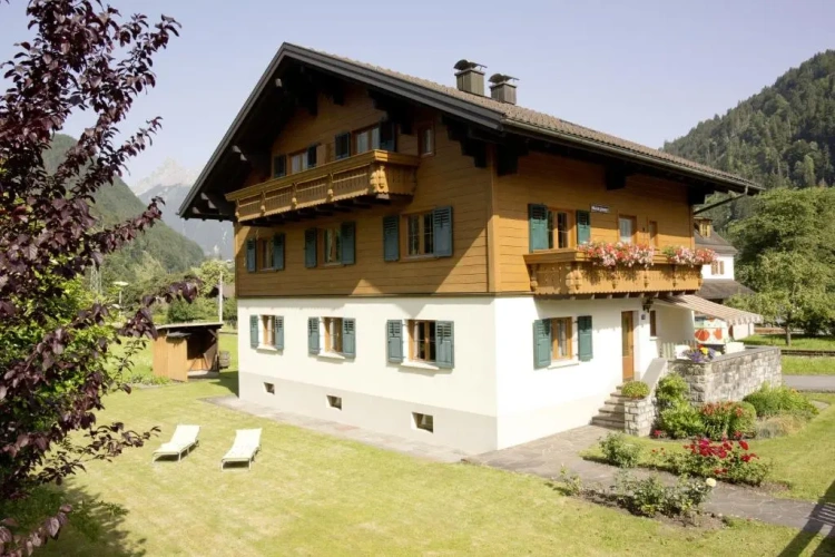 Apartment with mountain view