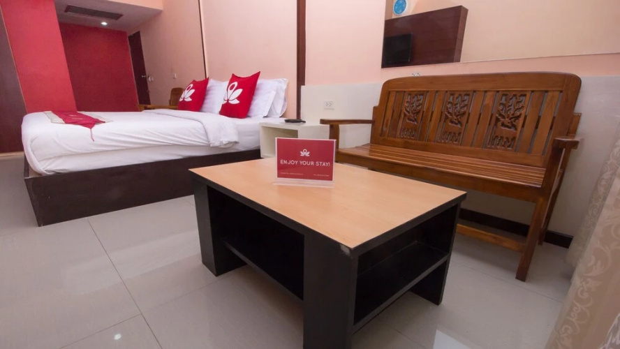 ZEN Rooms Surasak 2
