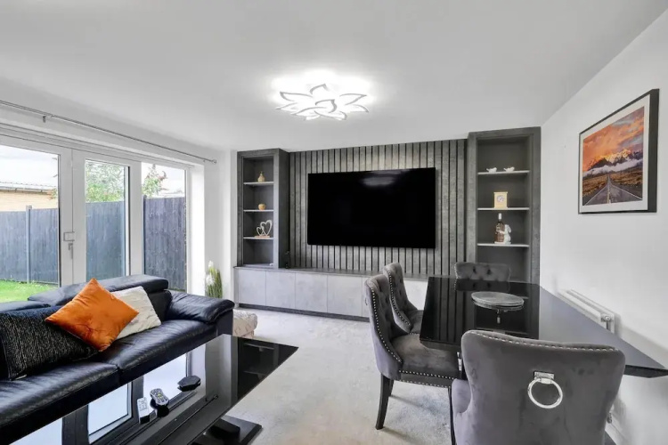 3 Bedroom and 2 Bath House with Balcony