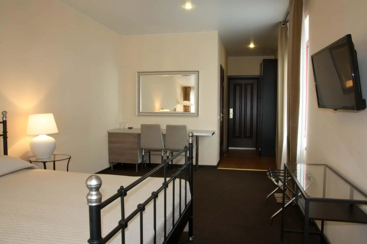 Фотография номера мотеля Карина