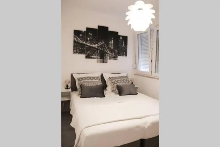 NEW! Top apartment, Split view from above