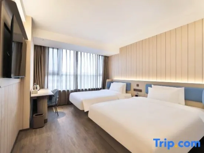 Standard Double room with street view