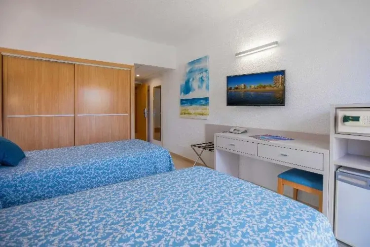 Standard Twin room with balcony