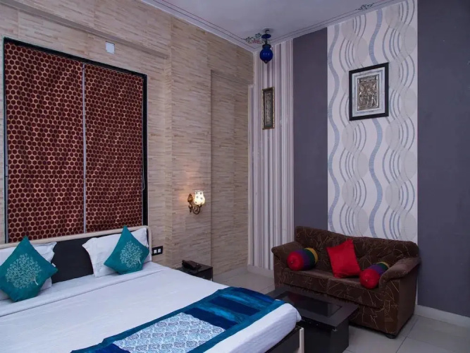 FabHotel Everest International