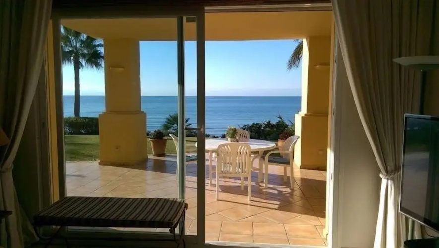 Grand Front Line Location Apartment- Heated Pool