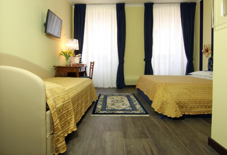 Standard Triple room