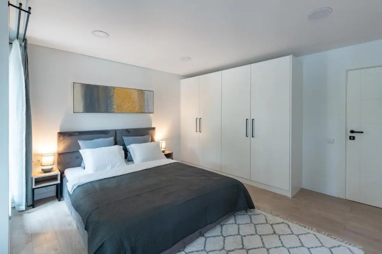 RIVERFRONT 2BD Old Town Apartment by Hostlovers