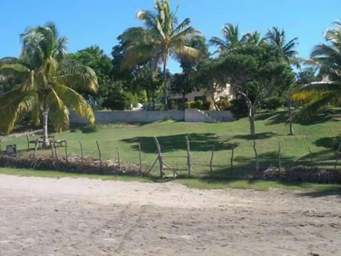 Rock Side 3 Bedroom Villa On the Beach