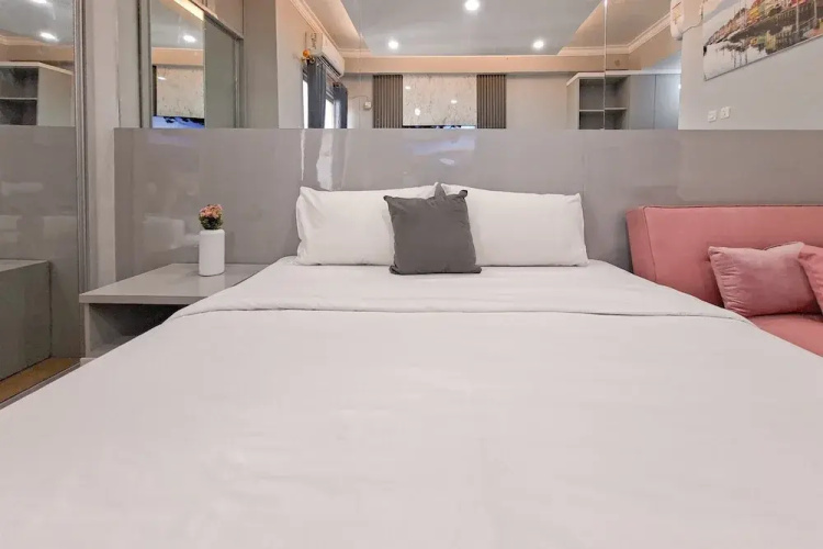 Modern Chic Studio At Sky View Apartment