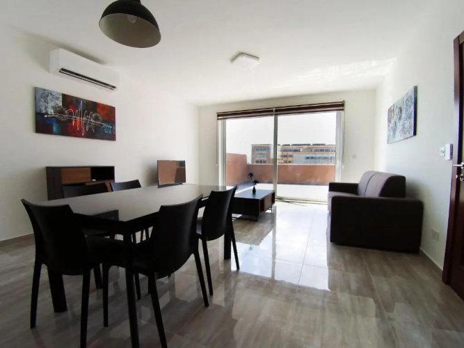F12-1 Room 2 single beds shared bathroom in shared Flat