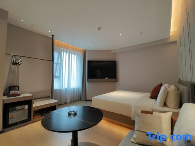 Standard Double room with city view