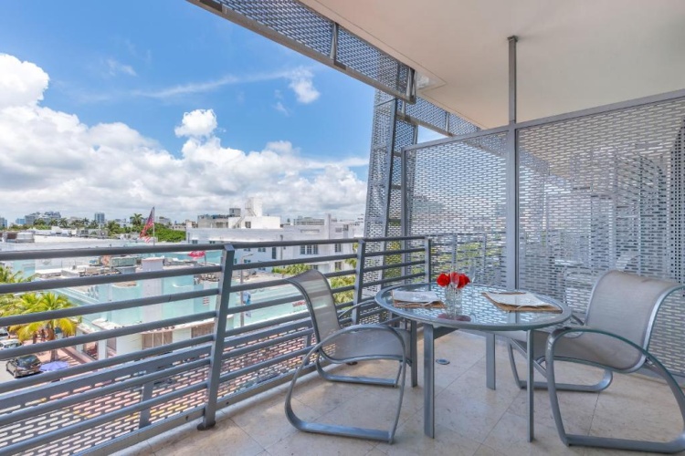 Suite with balcony