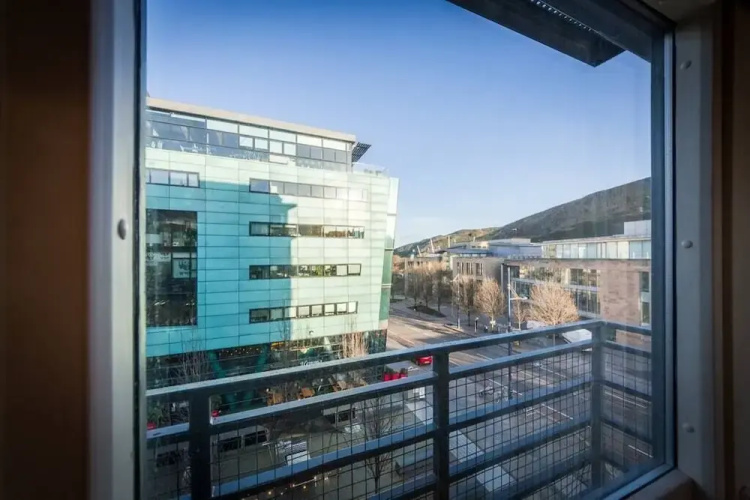 Contemporary Holyrood Apartment