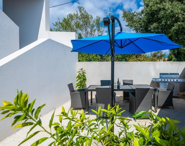 3 Bedrooms Apartment with balcony and with garden view